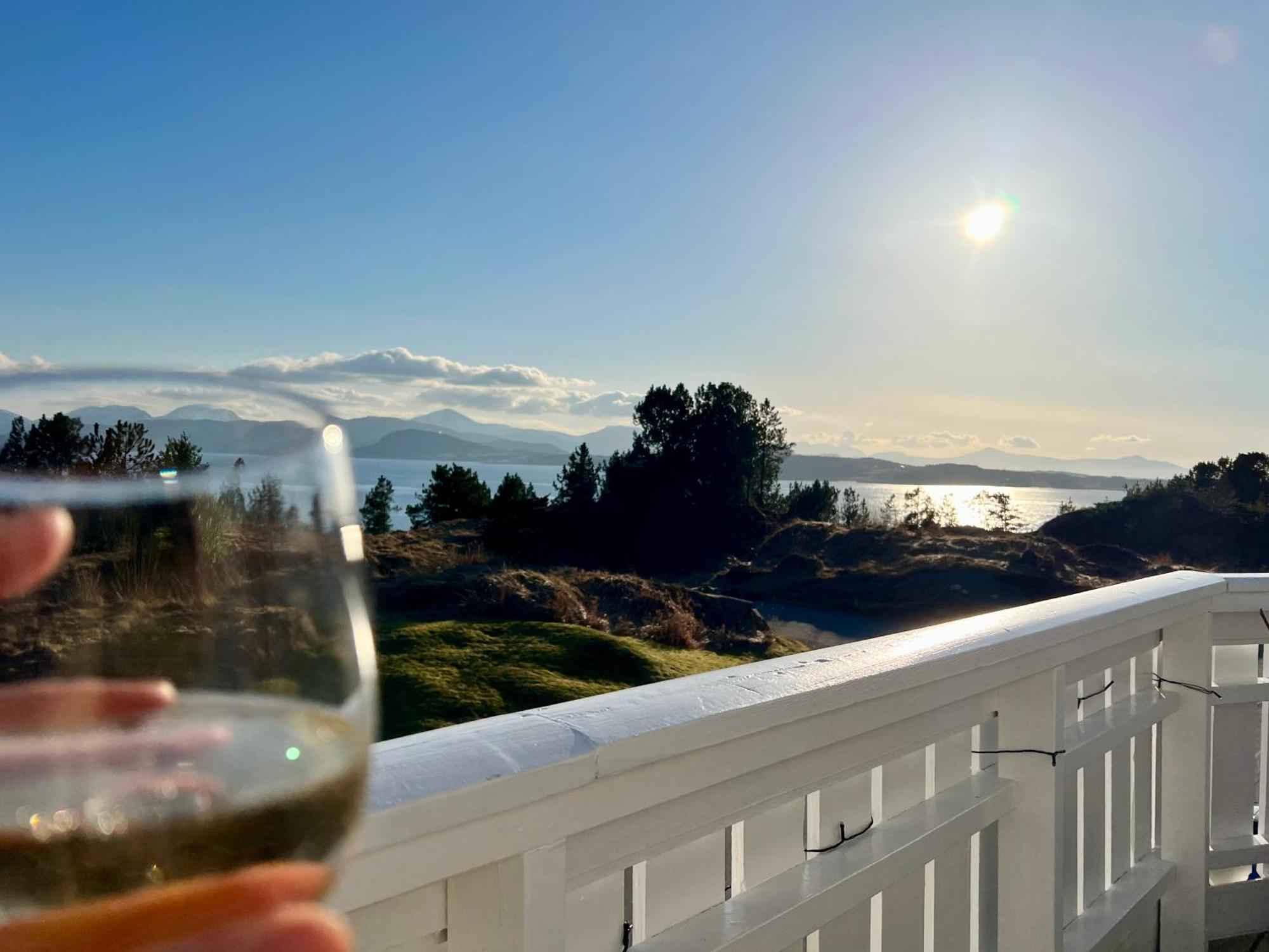 Wake Up To A Beautiful View And Smell Of The Sea Apartment Kristiansund Ngoại thất bức ảnh